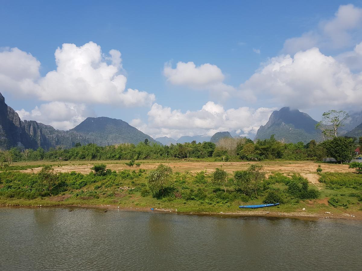 Simon Riverside Hotel Vang Vieng Extérieur photo
