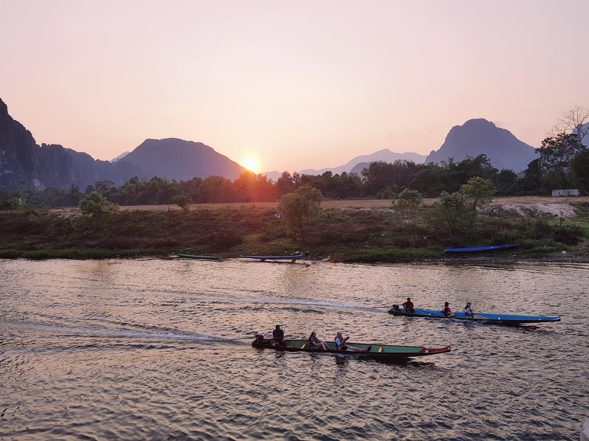 Simon Riverside Hotel Vang Vieng Extérieur photo